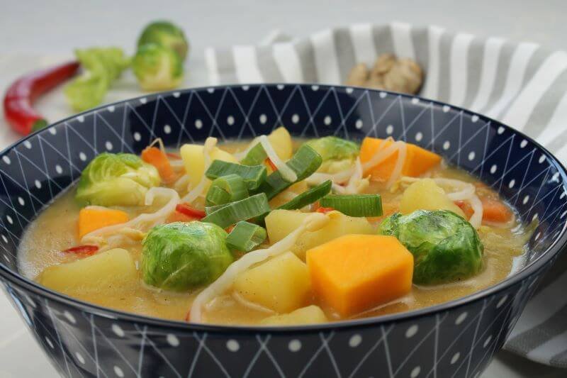 Rosenkohl-Kürbis-Suppe mit Kokosmilch (vegan)